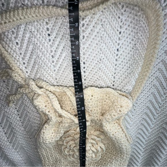Handmade Crochet Cream Bucket Crossbody Bag with Faux Leather Bottom - Picture 9 of 9
